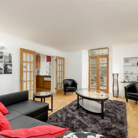 Altido Elegant Ground-floor 3bed New Town Apt With Garden Διαμέρισμα *