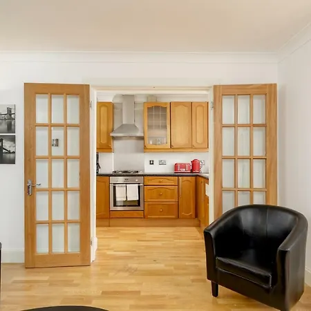 Altido Elegant Ground-floor 3bed New Town Apt With Garden Διαμέρισμα *