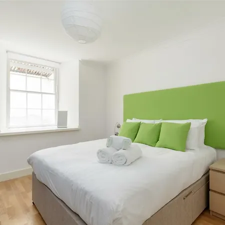 Altido Elegant Ground-floor 3bed New Town Apt With Garden *