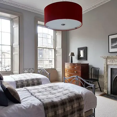 The Art House At The New Town דירה