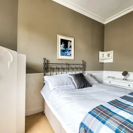 Homely 1br Flat In By Guestready *