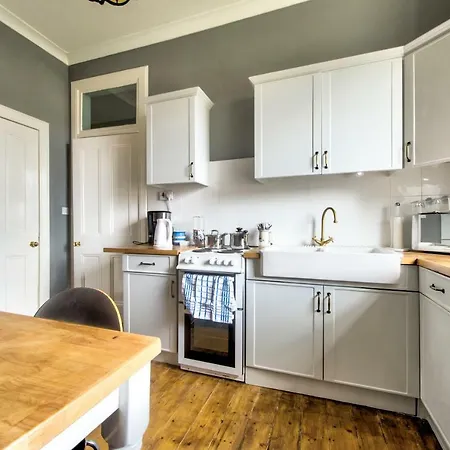 Διαμέρισμα Homely 1br Flat In By Guestready *