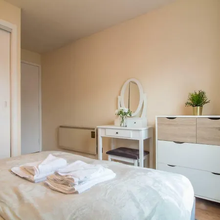 شقة Bright & Tranquil Near Centre With Free Parking! *