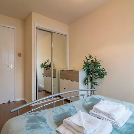 شقة Bright & Tranquil Near Centre With Free Parking! *