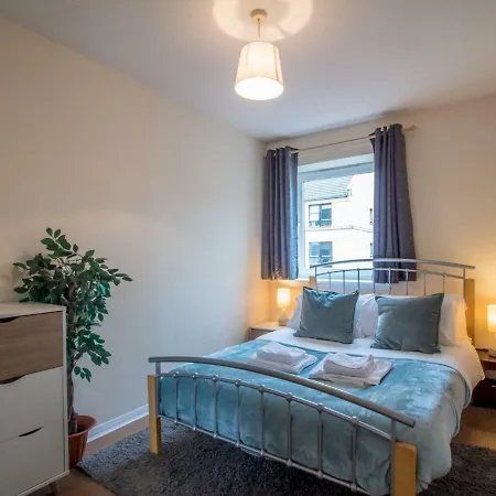 شقة Bright & Tranquil Near Centre With Free Parking!