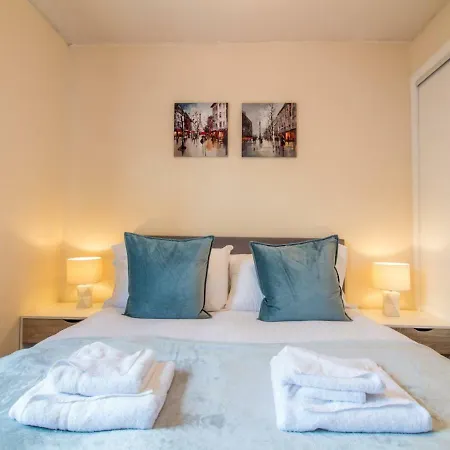 Bright & Tranquil Near Centre With Free Parking!