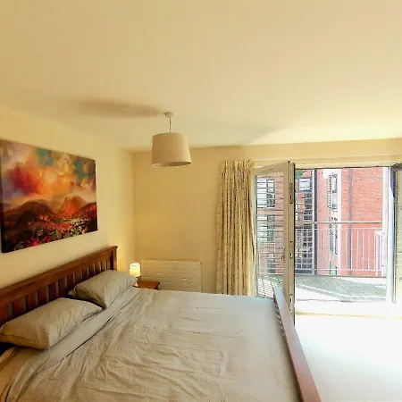 Charming 4 Bedroom By Royal Botanic Garden Apartamento