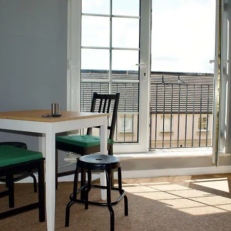 Bright 2 Bedroom Off Leith Walk * Edinburgh
