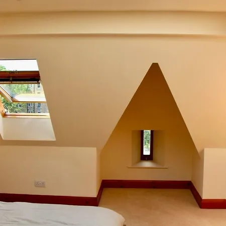 Διαμέρισμα Homely 3 Bedroom Flat With Castle Views *
