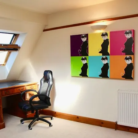 Διαμέρισμα Homely 3 Bedroom Flat With Castle Views *