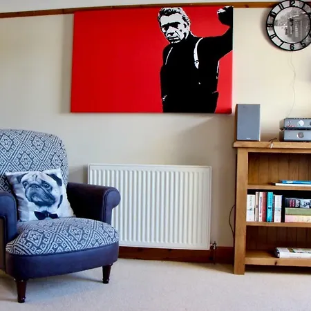 Homely 3 Bedroom Flat With Castle Views *
