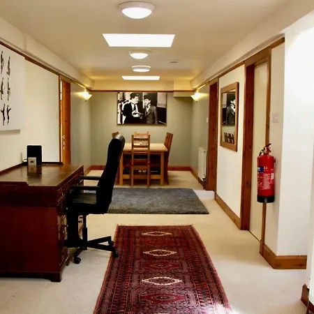 Homely 3 Bedroom Flat With Castle Views Διαμέρισμα