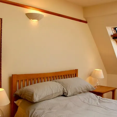 Διαμέρισμα Homely 3 Bedroom Flat With Castle Views *