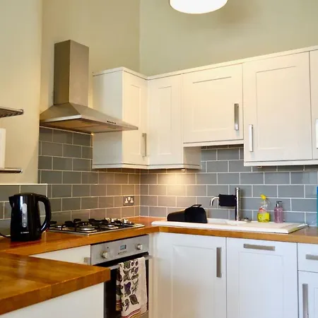 Sophisticated In Heart Of Comely Bank Apartment Edinburgh