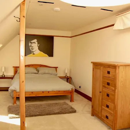 Homely 3 Bedroom Flat With Castle Views Διαμέρισμα *