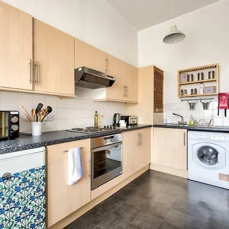 1br Central Apt In By Guestready אדינבורו