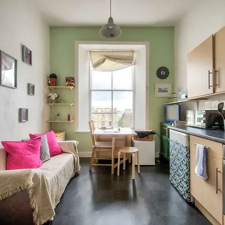1br Central Apt In By Guestready אדינבורו