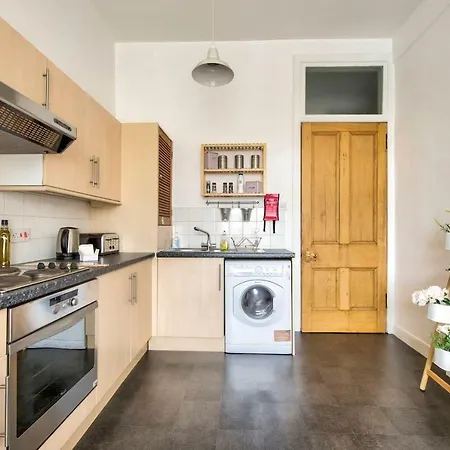 1br Central Apt In By Guestready *