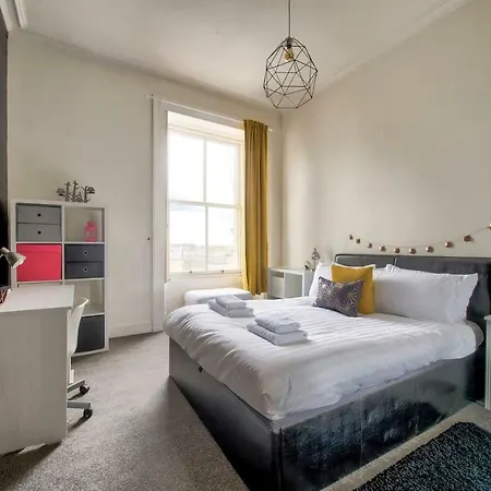 1br Central Apt In By Guestready