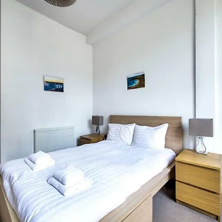Homey 2br Flat In By Guestready Apartment