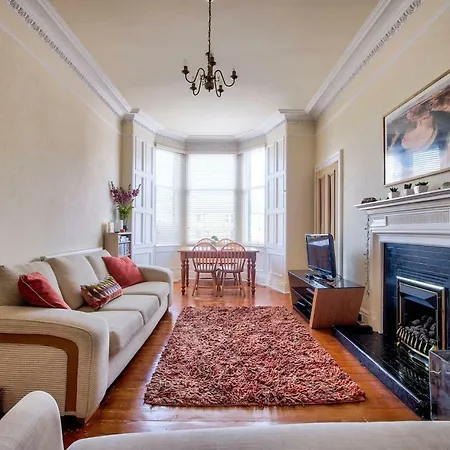 Homey 2br Flat In By Guestready Apartment Edinburgh