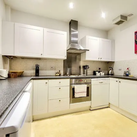 Homey 2br Flat In By Guestready * Edinburgh