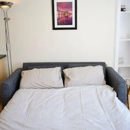 Fantastic 2 Bedroom Holyrood *