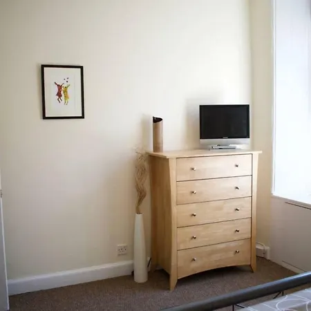 Fantastic 2 Bedroom Holyrood شقة *