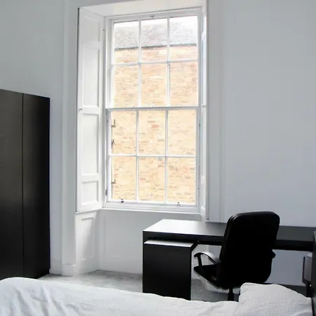 Luxury 5 Bedroom Central Flat With Castle Views * Edinburgh