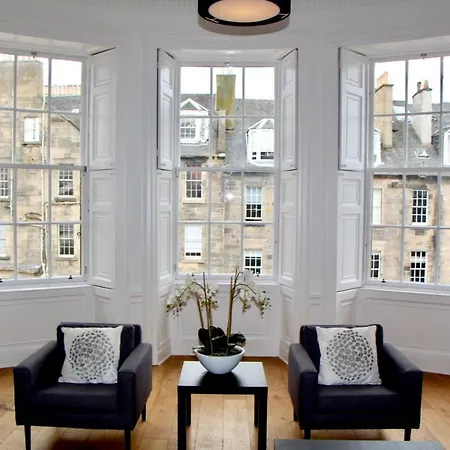 Luxury 5 Bedroom Central Flat With Castle Views