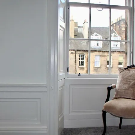 Luxury 5 Bedroom Central Flat With Castle Views * Edinburgh