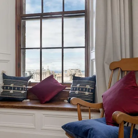Altido Stunning Panoramic Views In Heart Of The Old Town Apartment Edinburgh