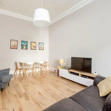 Refined 4* Ground-floor Panmure Apartment Edinburgh