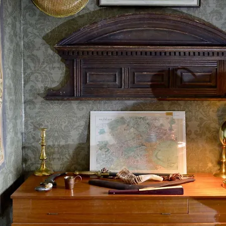 Traditional Boutique Off Leith Walk Apartment Edinburgh