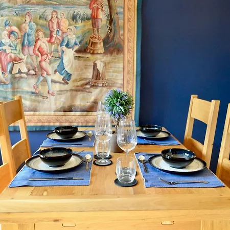 Traditional Boutique Off Leith Walk *