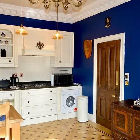 Traditional Boutique Off Leith Walk *