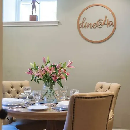 Lägenhet Joivy Luxury With Patio In Centre