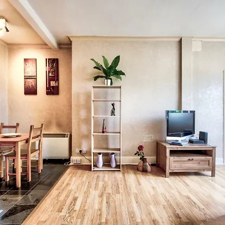 1br On Easter Road * Edinburgh