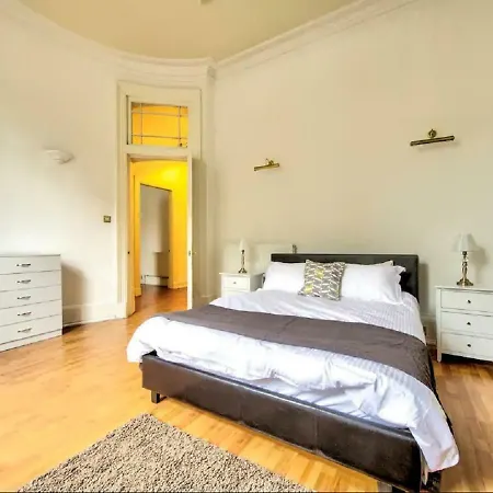 Spacious 3br West End Georgian *