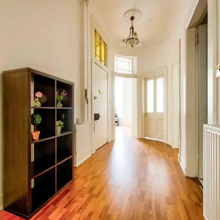 Spacious 3br West End Georgian Appartement *
