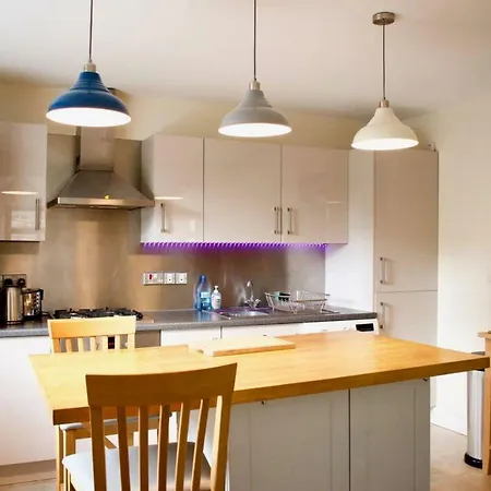 Converted Whisky Bond Come Bright And Roomy 2 Bedroom Flat Edinburgh