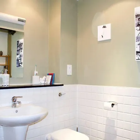 Converted Whisky Bond Come Bright And Roomy 2 Bedroom Flat *