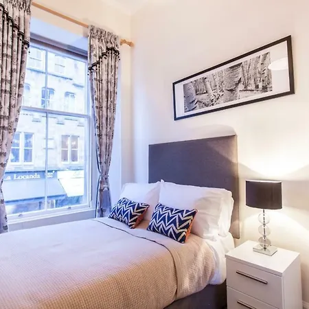City Centre Flat Off The Royal Mile * Edinburgh