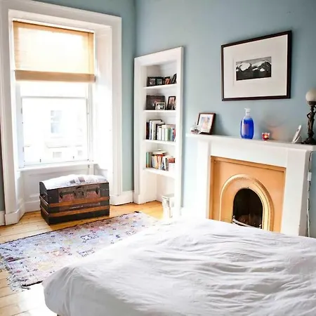 Apartment Epicurean Clerk *