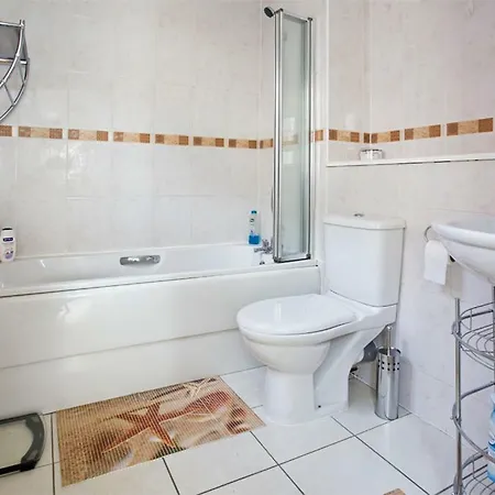 Gala - Free Parking Homestay