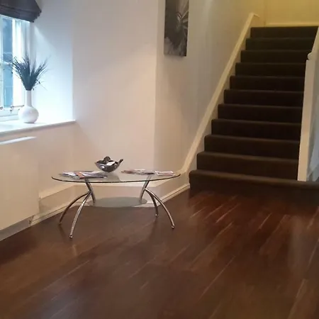 Parliament Square - Royal Mile Daire Edinburgh