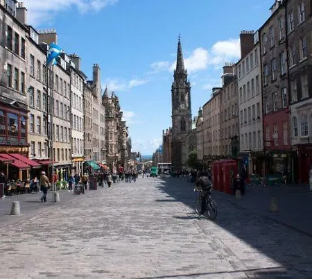 Parliament Square - Royal Mile Edinburgh