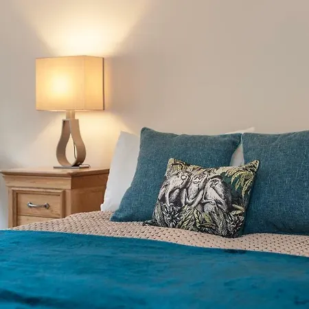 Royal Mile 2 Bedroom Next To The Castle Апартаменты Эдинбург