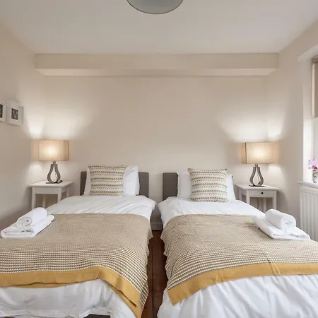 Royal Mile 2 Bedroom Next To The Castle *