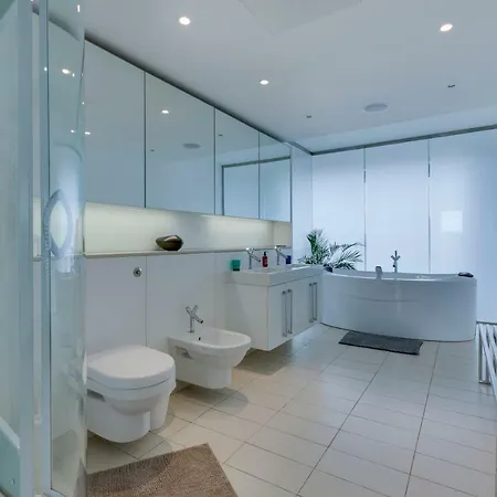 Stunning Quartermile Penthouse Edinburgh